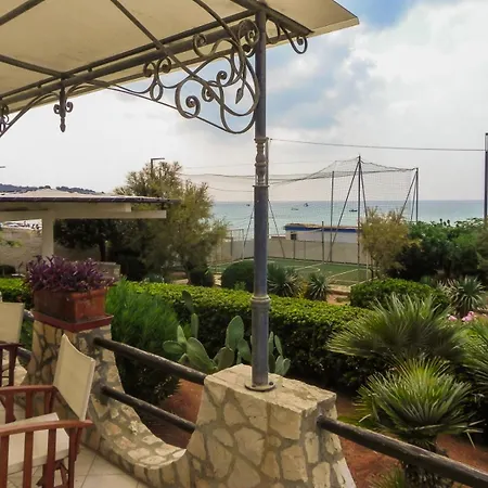 Luisa Fronte Mare Marina di San Gregorio
